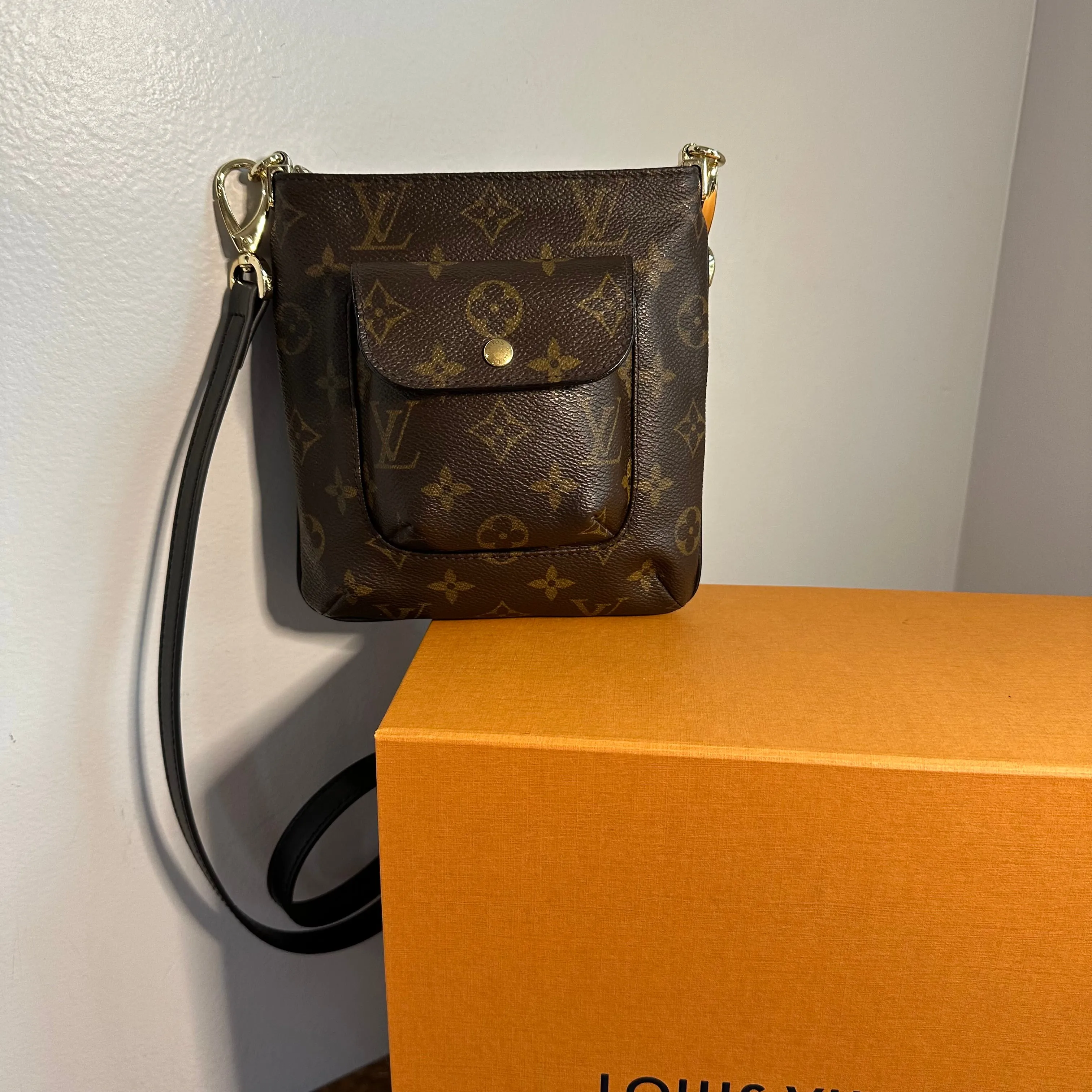 The Junco Crossbody - Vintage LV Monogram in Black