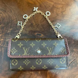 The Junco Wallet Wristlet - Vintage Monogram in Brown