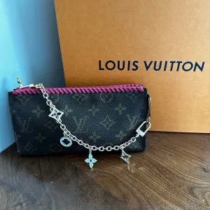 The Junco Wristlet - Vintage Monogram in Hot Pink